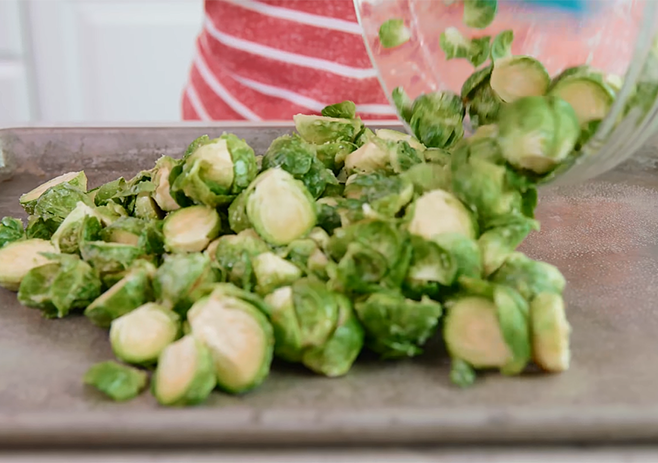 Spread the sprouts on the sheet