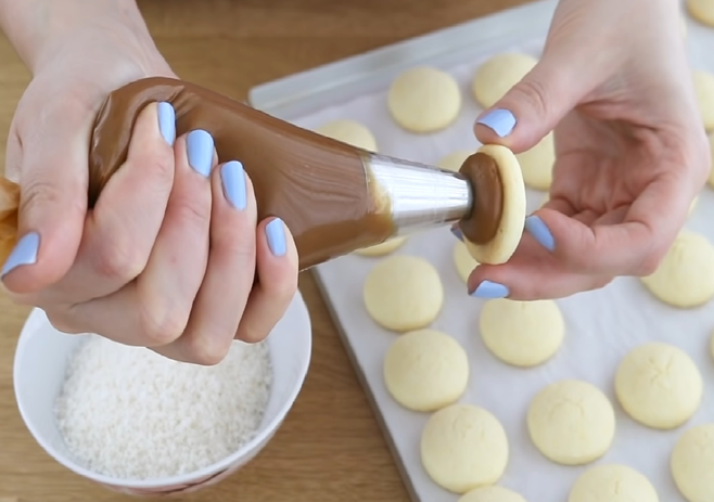 Making Alfajores Cookies