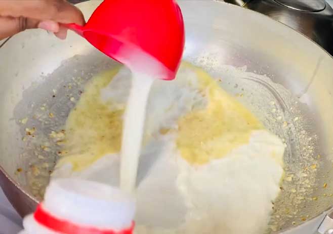  Making Alfredo Sauce