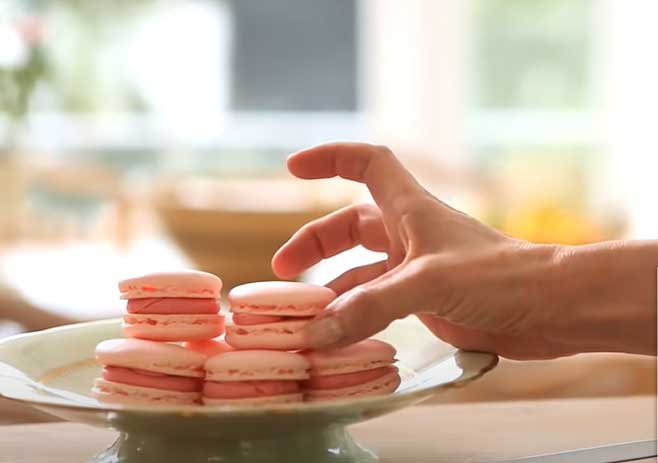 Prepare The Macarons For Serving