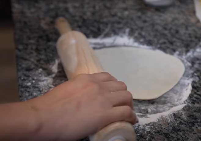 Roll the empanada dough