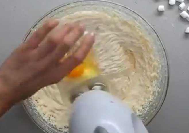make the cake batter