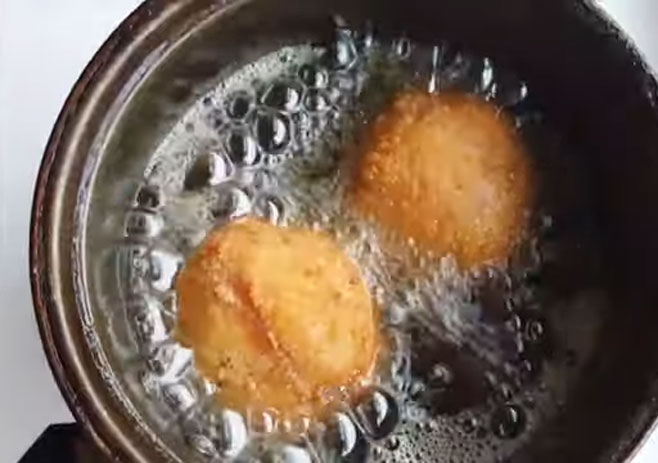 Deep Fry The Ice Cream Ball