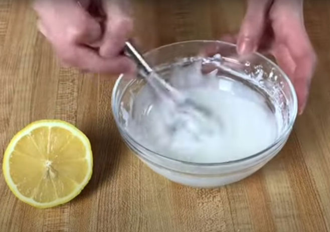 Make the lemon icing
