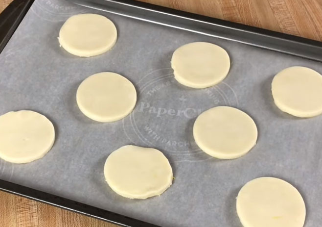 Place the cookie on a baking tray