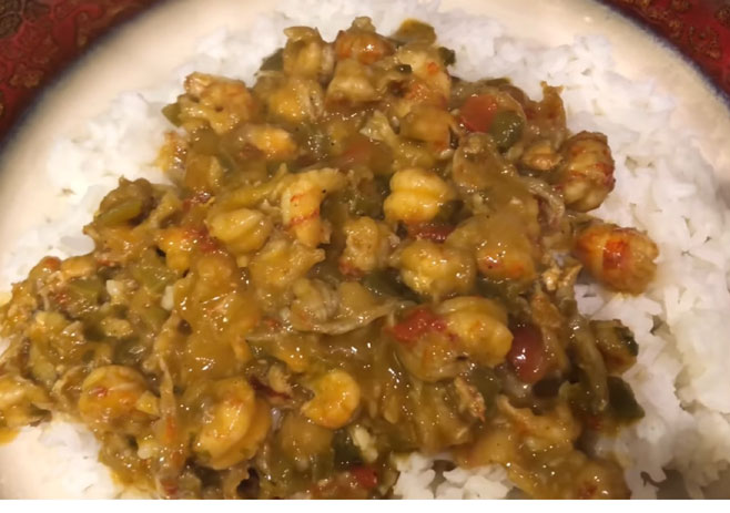 Serve the crawfish with rice