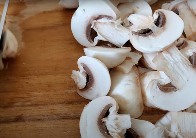 cut the mushrooms into thick slices