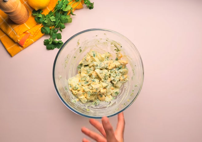 Make the Dutch egg salad