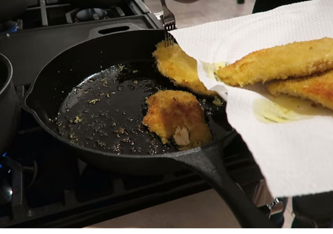 Remove the fried chicken from the pan