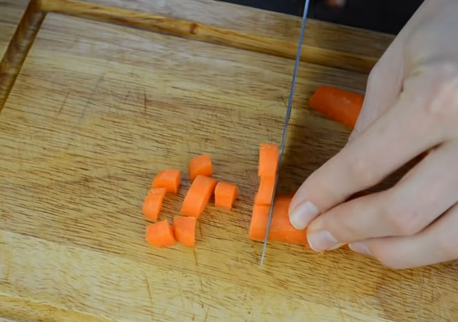 Cut the carrots into cubes