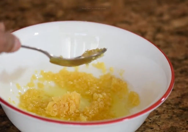 Make the garlic and oil base