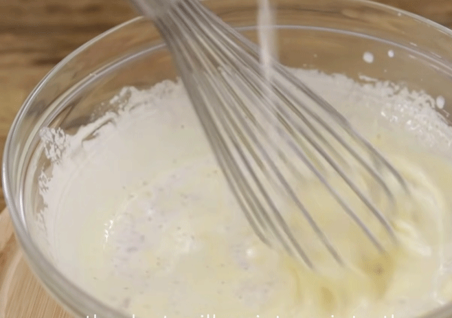 Add-milk-mixer-into-the-eggs