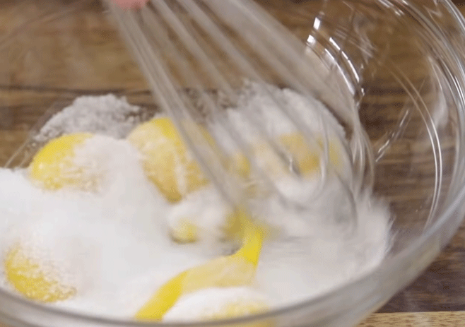 Whisk-sugar-and-egg-yolk