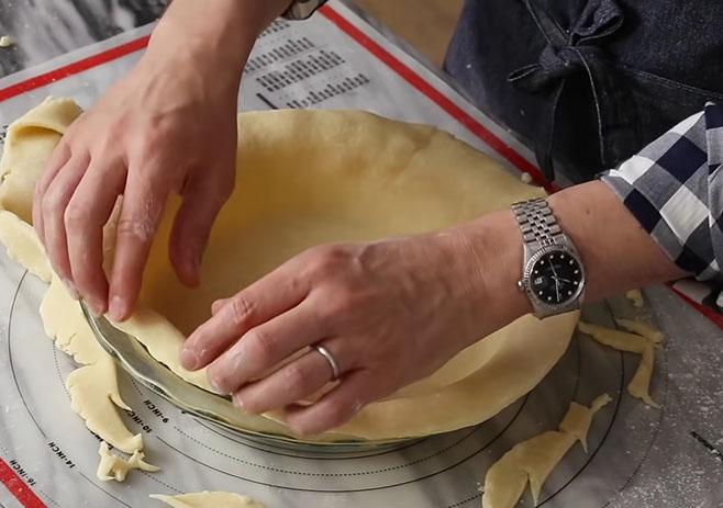 Place the dough on the pie pan