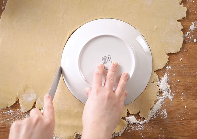 Roll out the pastry and cut it in a circle shape