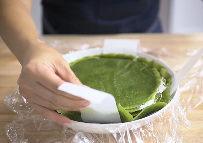 Transfer the crepe cake into the shallow dish