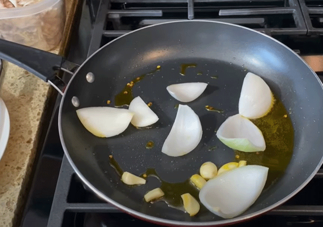 Fry-the-Onion-and-Garlic