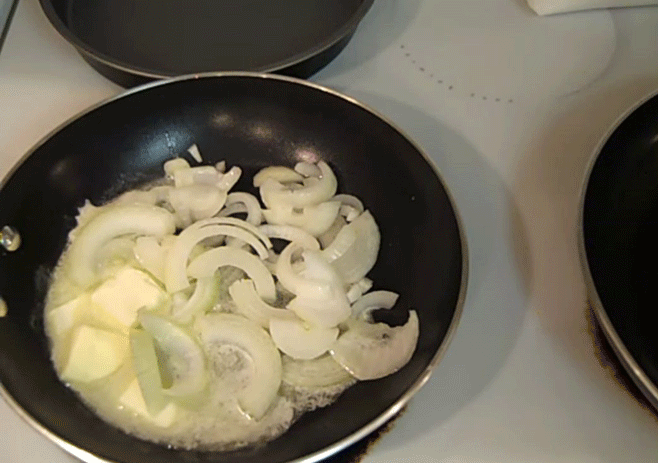 Fry-the-onion-with-butter