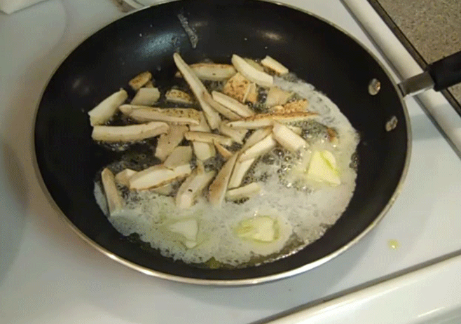 Take-another-frypan-and-fry-sli
