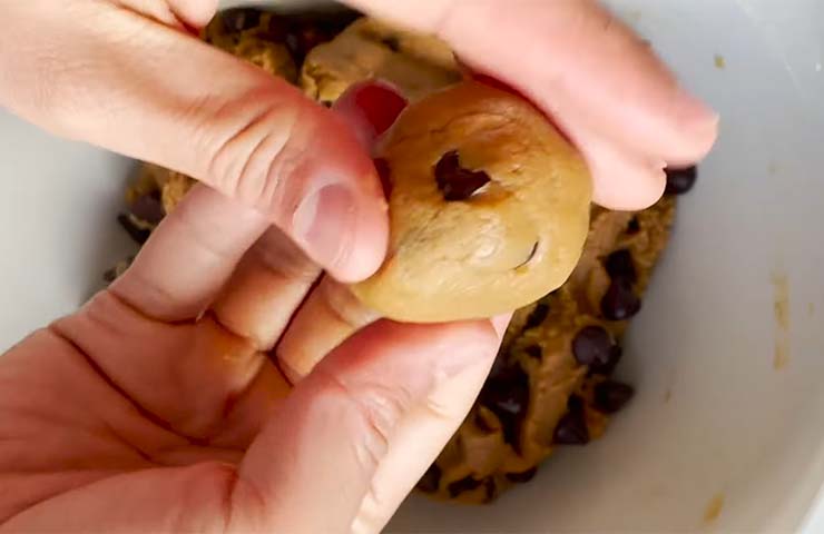 Make the cookie dough ready for baking