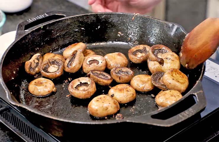 Add mushrooms on heated oil