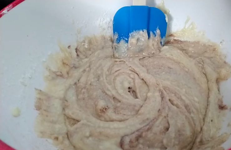 Step 6: Add vanilla and cinnamon and mix
