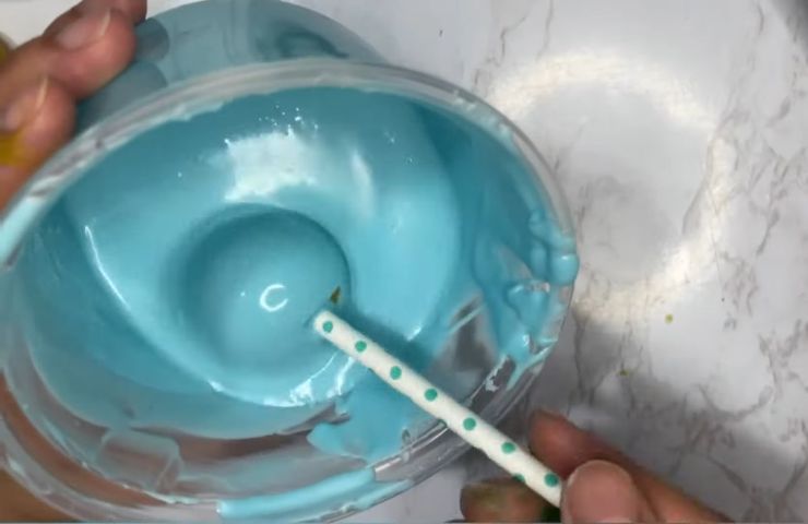 Step 7: Dip the cake pops