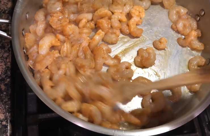 Cook the shrimp 