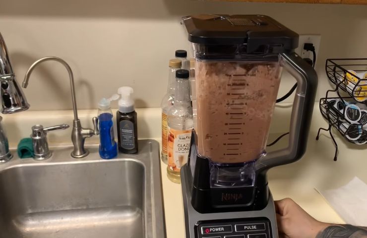 Step 3: Add ice and start the blender